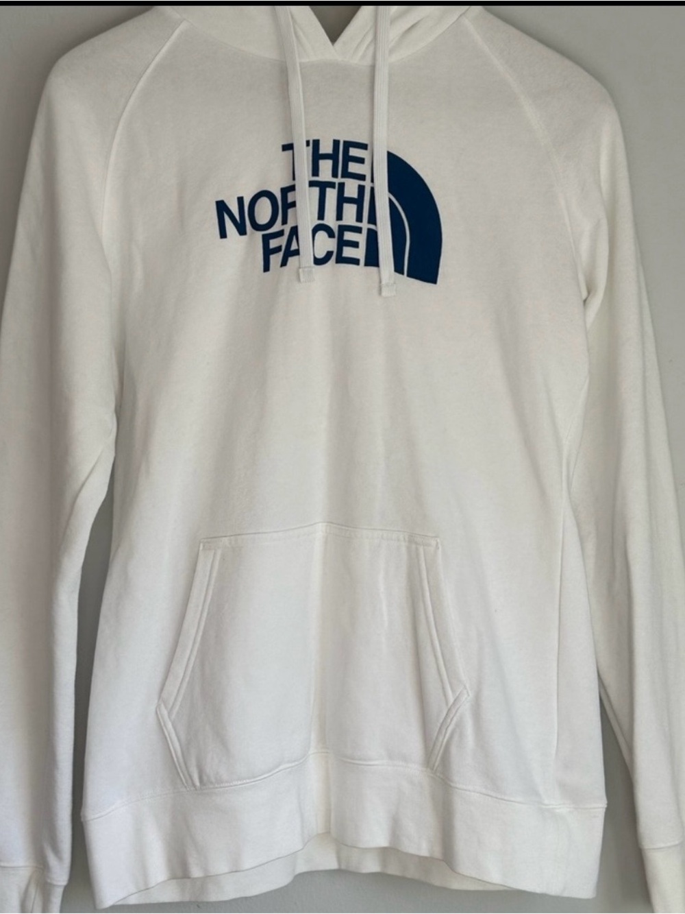 The North Face women’s White Logo Hoodie Sweatshirt